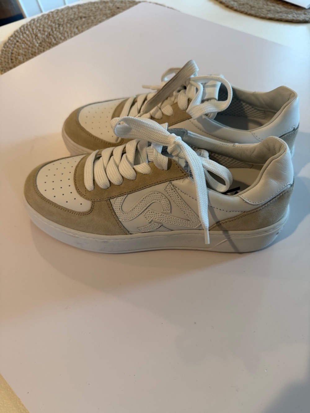 Stuart Weitzman White and Beige Leather Low-Top Sneakers Sz 8.